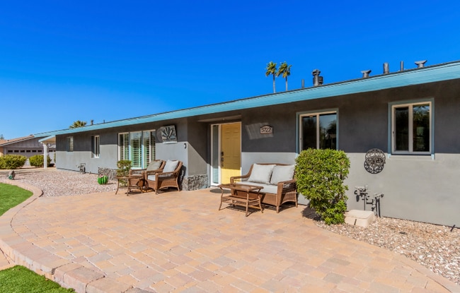 Primary Photo - 5722 E Windsor Ave