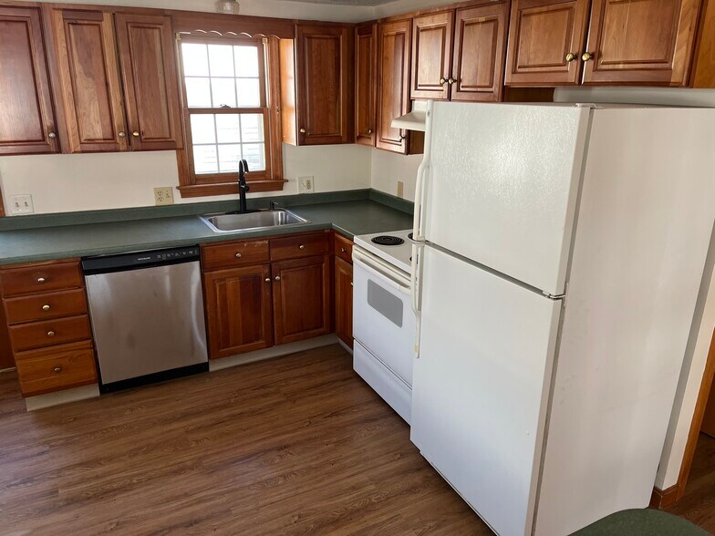 Building Photo - 95 Shawn Dr