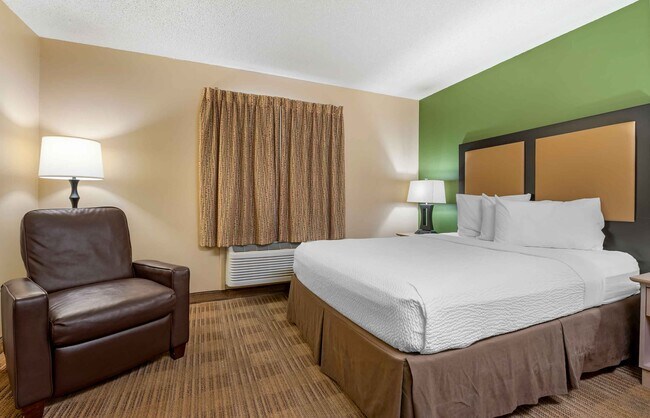 Building Photo - Furnished Studio-Cincinnati - Blue Ash - Reagan Highway