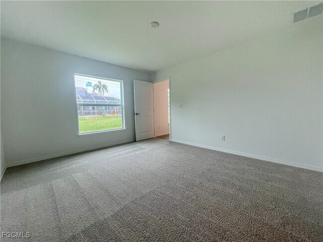 Building Photo - 2127 SW 12th Ave