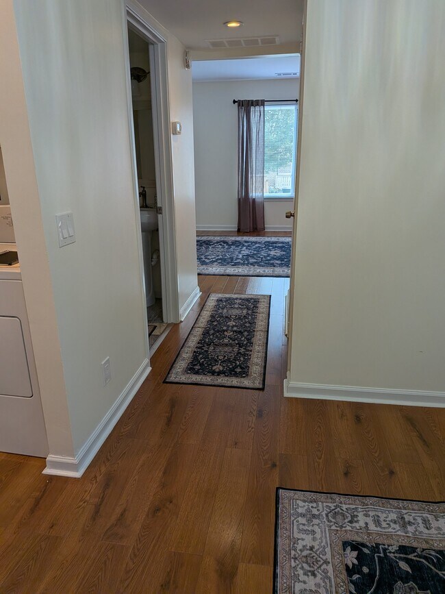 Building Photo - 2494 Glengyle Dr