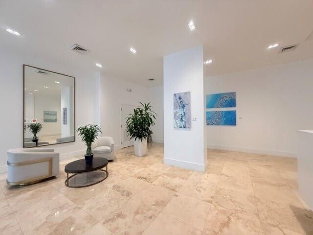 Building Photo - 2101 S Ocean Dr