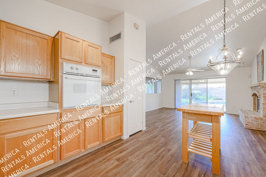 Building Photo - 5351 W Saragosa St