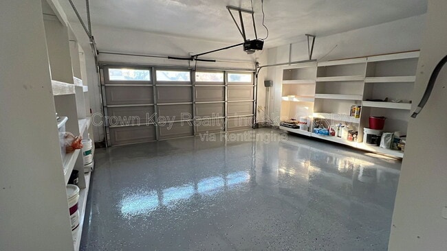 Building Photo - 724 Shelli St