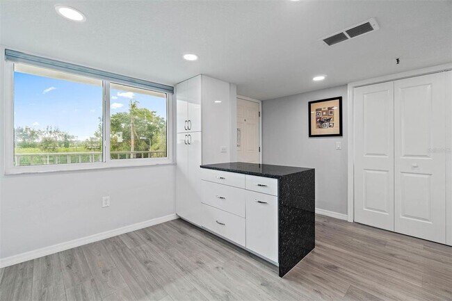 Building Photo - 19111 Vista Bay Dr