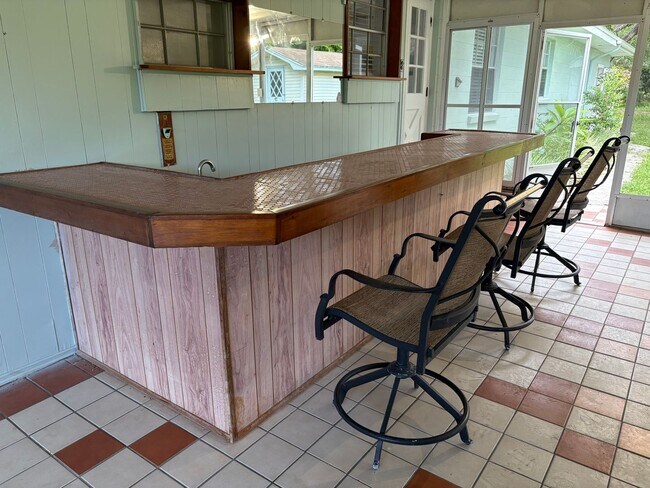 Building Photo - 2510 Lake Ellen Dr