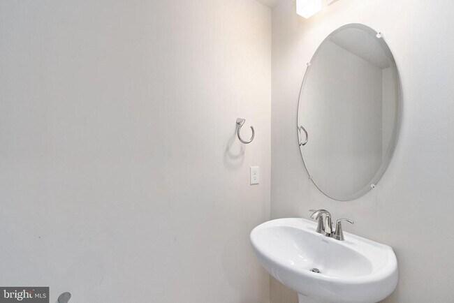 Building Photo - 1747 Riverbluff Ave