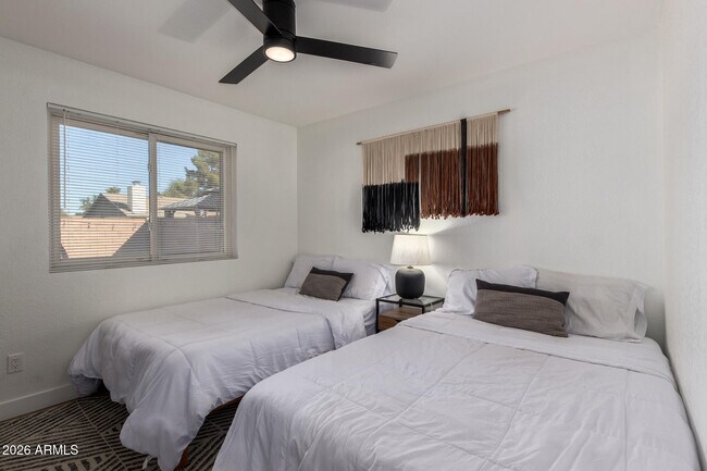 Building Photo - 4138 W Dahlia Dr