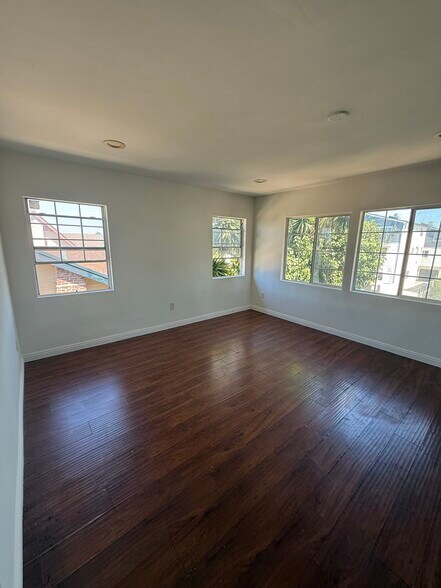 Building Photo - 4646 W 18th St