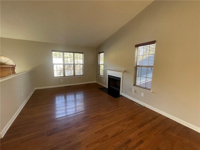 Building Photo - 3015 Cascade Manor Dr