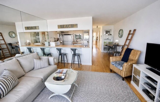 Building Photo - 274 Dune Rd