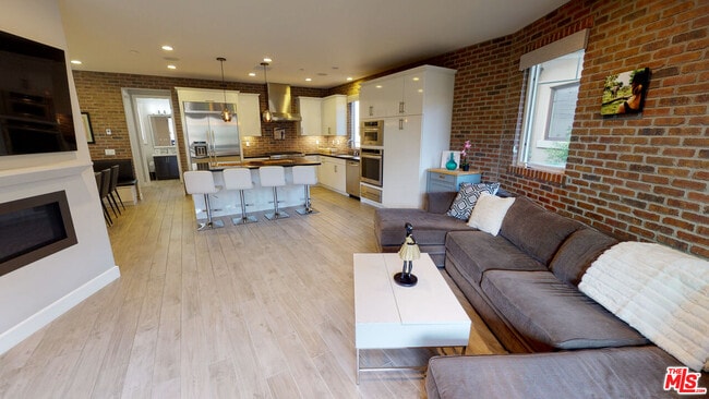 Building Photo - 12860 S Seaglass Cir