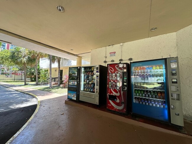 Building Photo - 16919 N Bay Rd