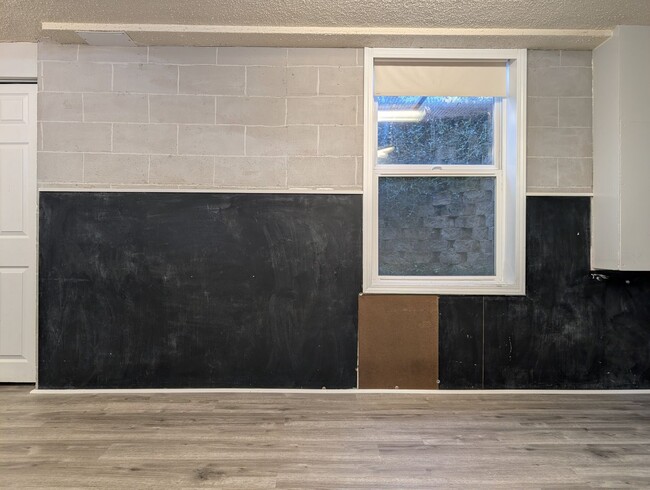 Building Photo - Low maintenance 3 bedroom!