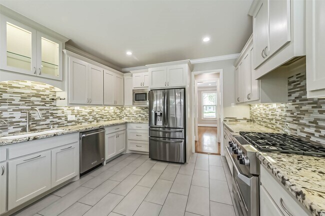 Building Photo - 1317 Chantilly Ln