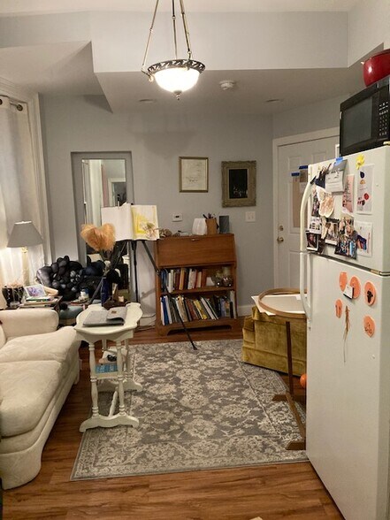 Building Photo - 323 S 46th St