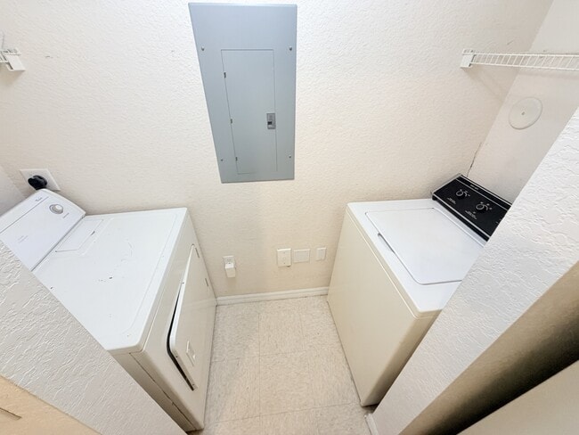 Building Photo - 1302 Belmont Ln