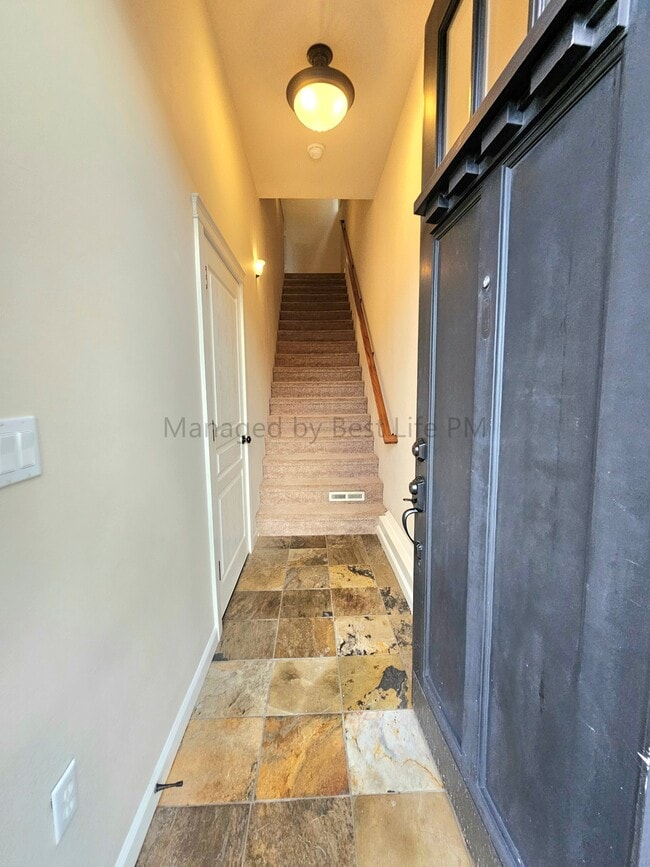 Building Photo - 9994 SE Old Town Ct