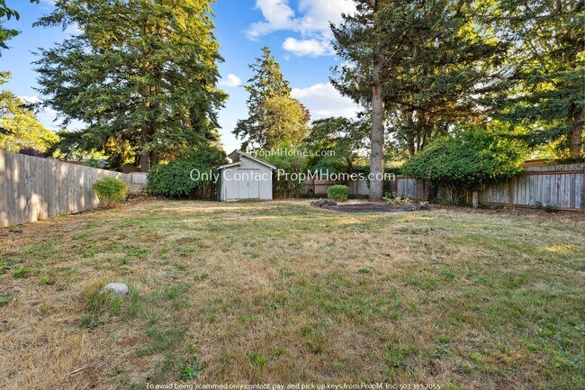 Building Photo - Two Bedroom, Single Level with an Entry Ramp - Large Fenced Yard!