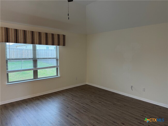 Building Photo - 8016 Bridgepointe Dr