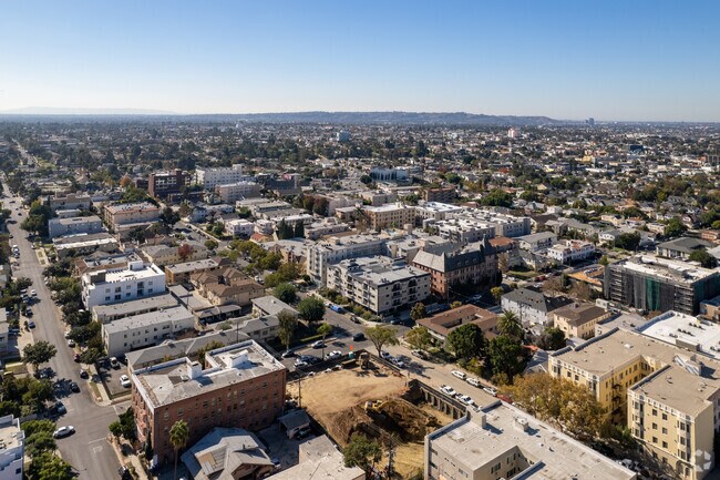 Aerial Photo - 823-825 S Gramercy Pl