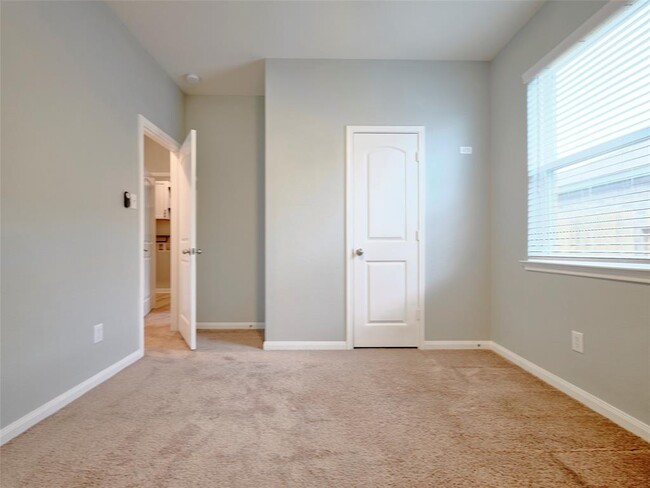 Building Photo - 8019 Vacek Meadows Loop