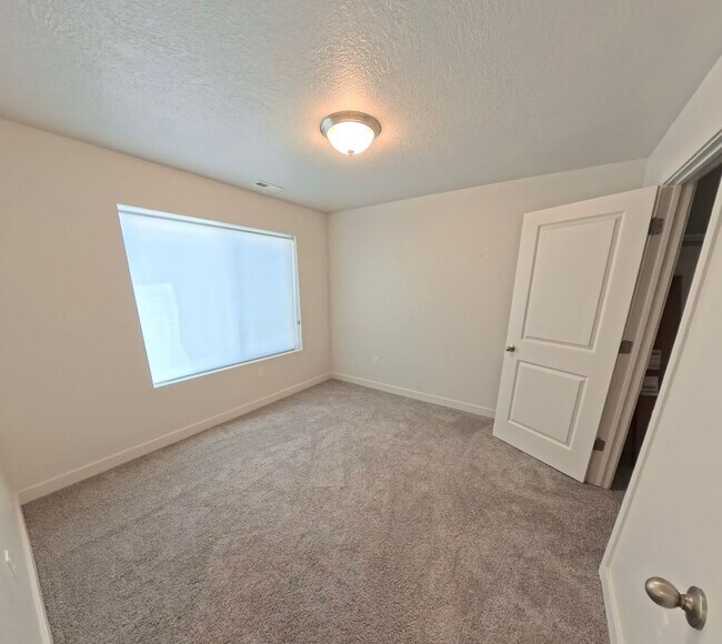 Building Photo - Lexington Townhome - Orem