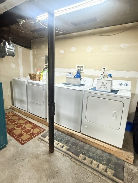 Building Photo - 949 Adams St