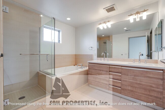 Building Photo - Experience luxurious beach living -Marina ...