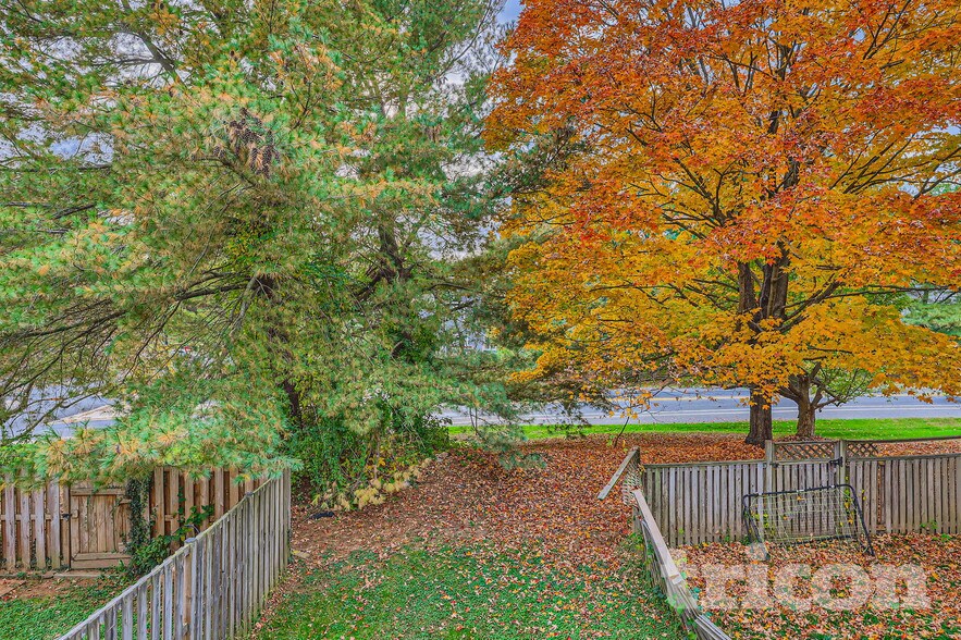 Building Photo - 3326 Midland Ct