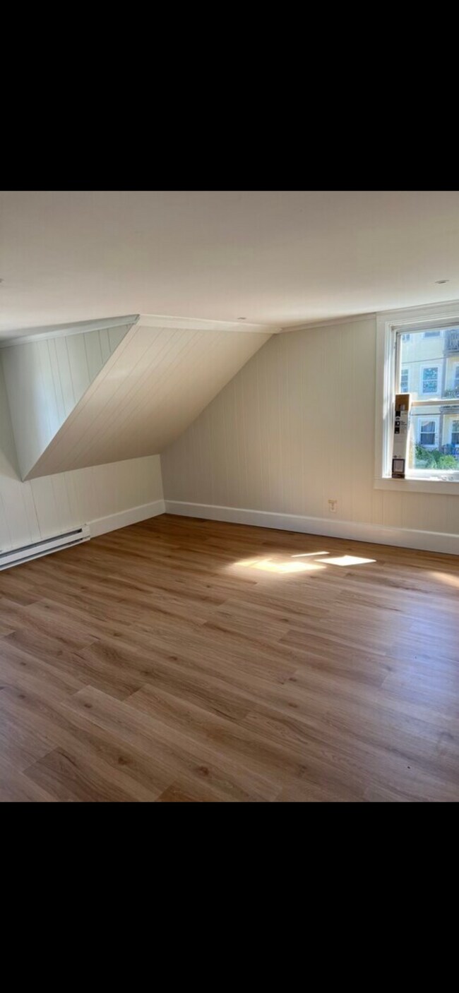 Building Photo - 79 School St