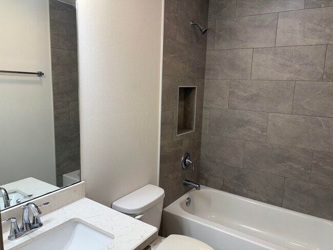 Building Photo - 402 Placido Dr