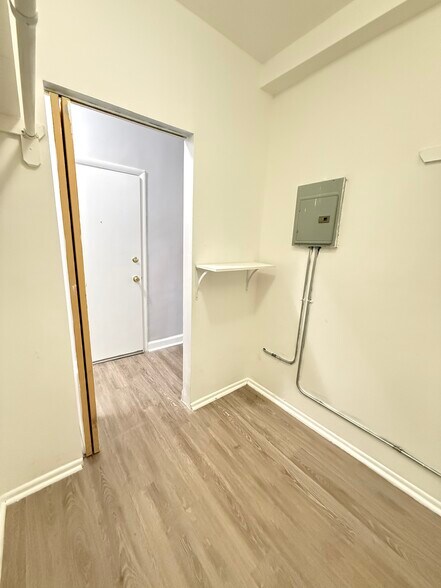 Building Photo - 4527 N Malden St
