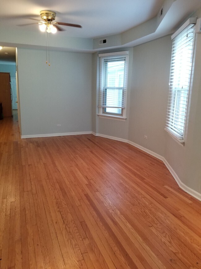 Building Photo - 1746 W Nelson St