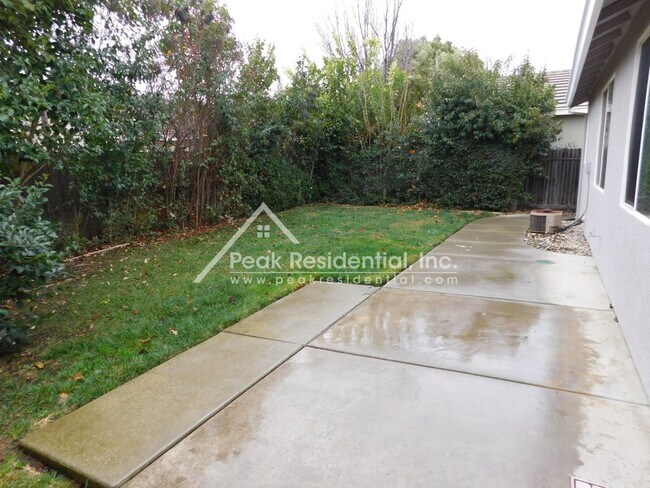 Building Photo - Wonderful 3bd/2ba Elk Grove Home with 2 Ca...