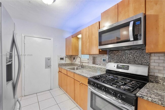 Building Photo - 608 El Vedado