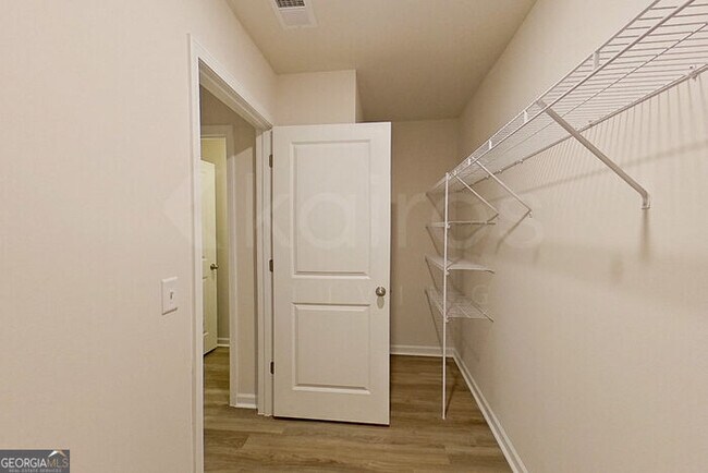 Building Photo - 121 Overstreet Way