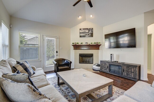Building Photo - 106 Martingale Trail