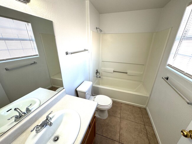 Building Photo - Townhome featuring stylish layout in gated...