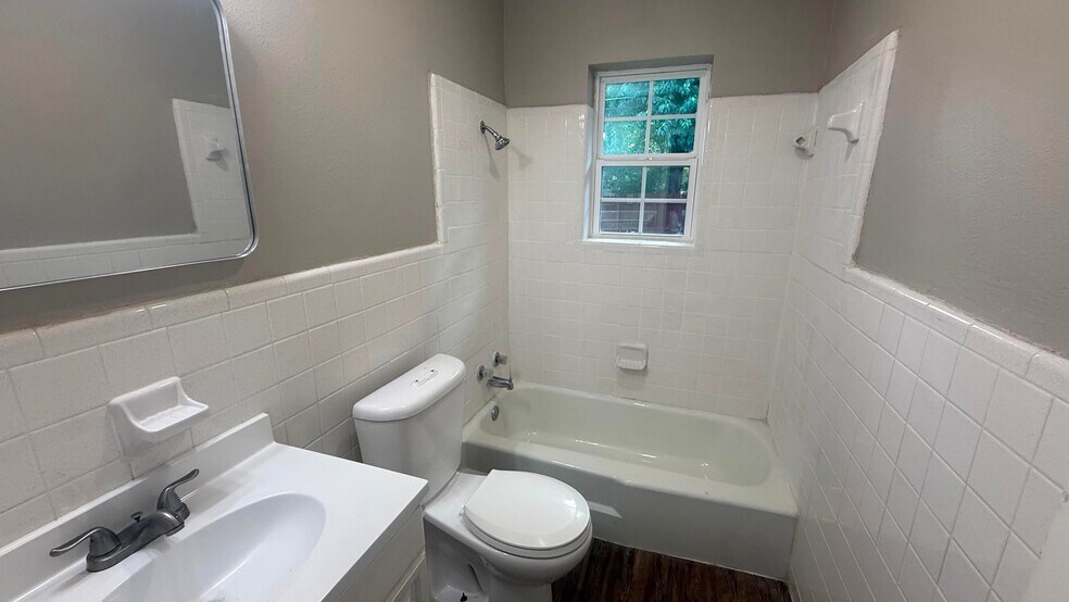 Building Photo - 2520 Normont Cir