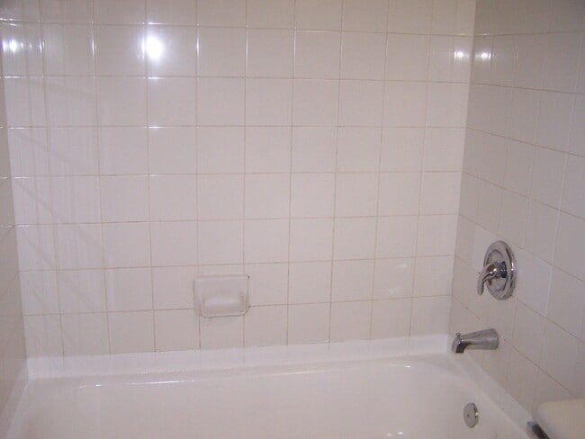 Building Photo - 10372 Fox Trail Rd S