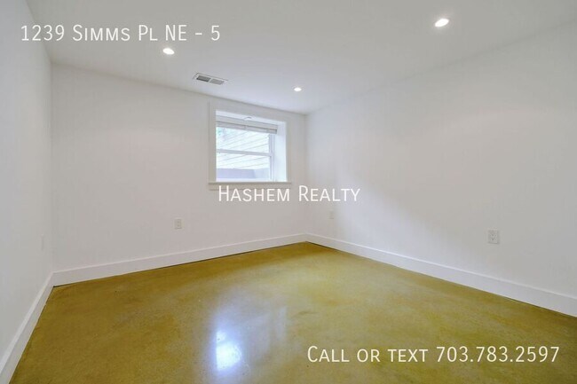 Building Photo - 1239 Simms Pl NE