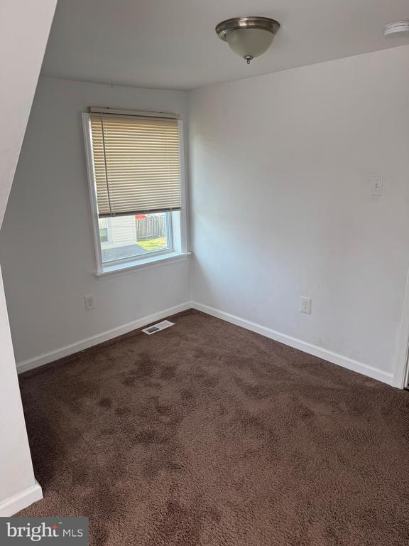 Building Photo - 422 Kansas Rd