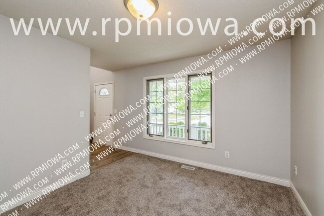 Building Photo - 15803 Hawthorn Dr