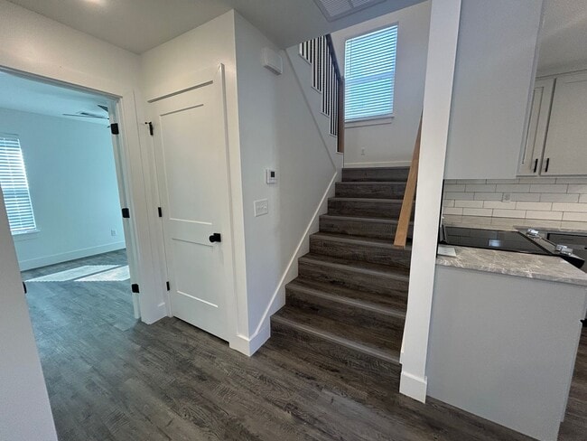 Building Photo - $150 AMAZON GIFT CARD WITH SIGNED LEASE!! - 3B/2B PRE-LEASING FOR AUG 10 MOVE-IN!!