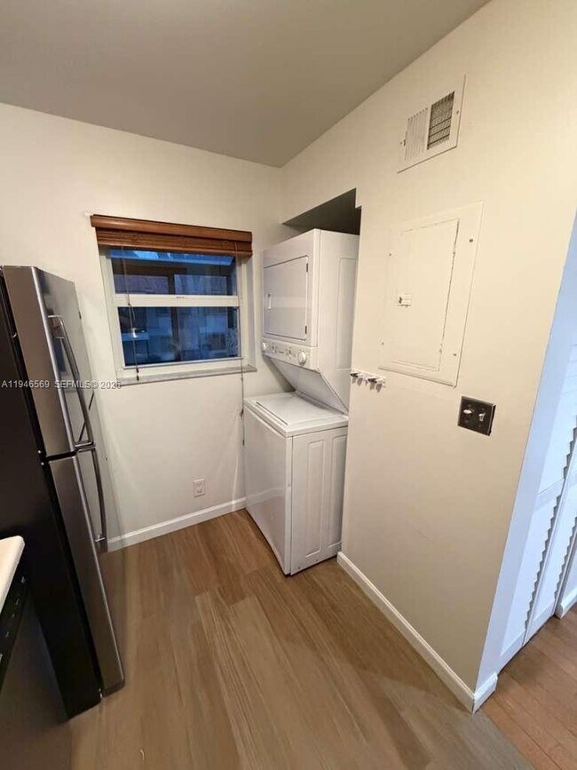 Building Photo - 102 Gardens Dr