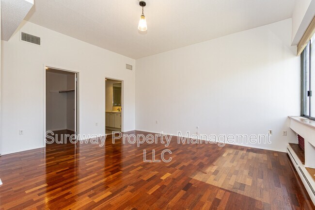 Building Photo - 1 Markham Rd