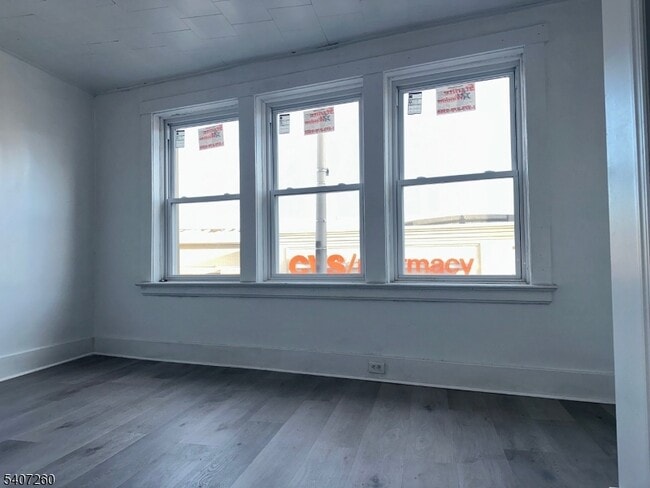 Building Photo - 336 Broad St