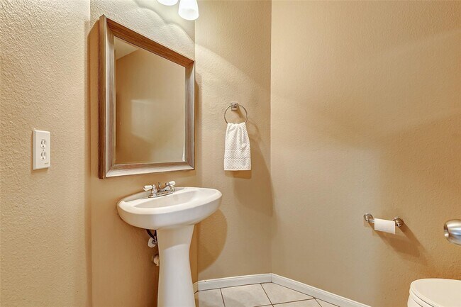 Building Photo - 6303 Applewood Forest Dr