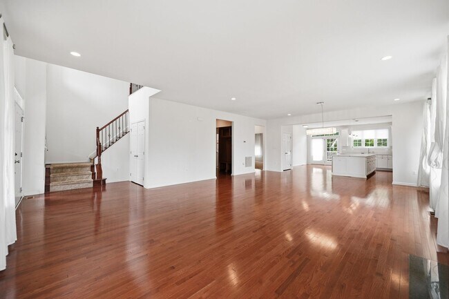 Building Photo - 24267 Purple Finch Dr